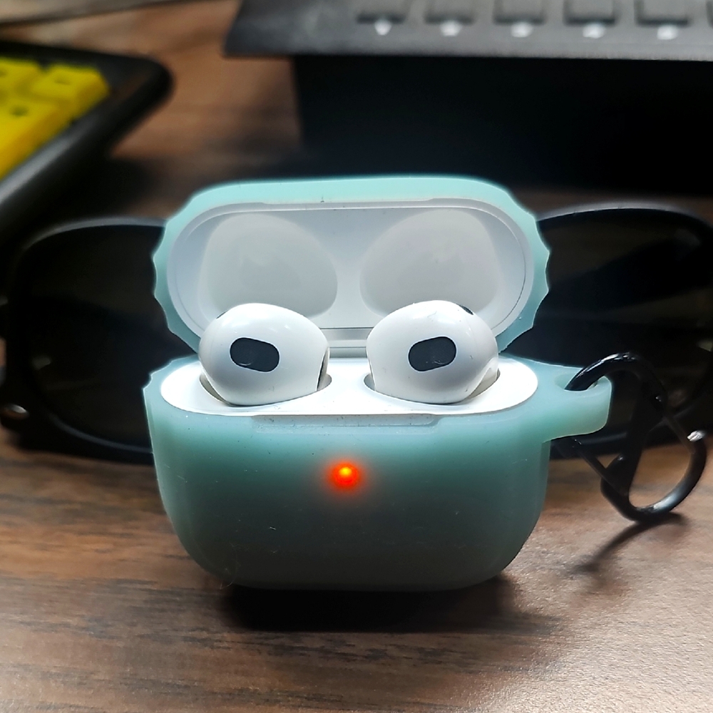 AirPod 3 in glow in the dark plastic case